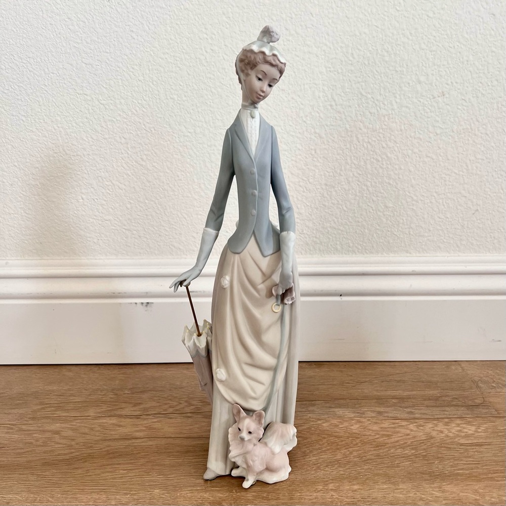 1971-74 Large 14” Lladro "Woman with‎ Umbrella & Dog" Papillon Vincente Martinez